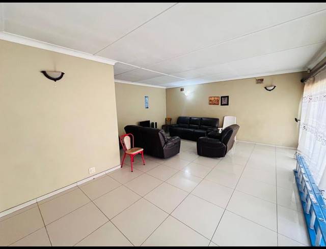 8 BEDROOM HOUSE FOR SALE IN WYCHWOOD